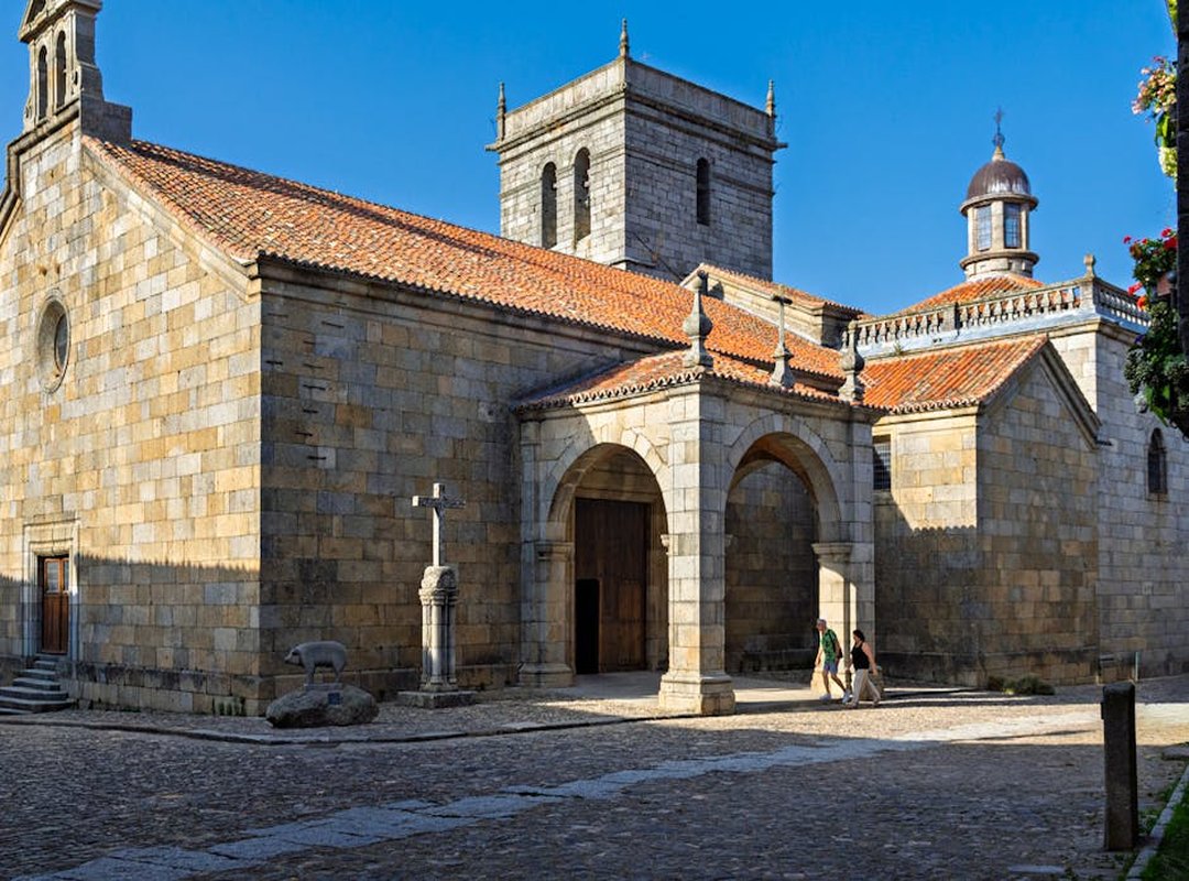 Navegando la Fama: Relaciones y Proyectos Post-Controversia